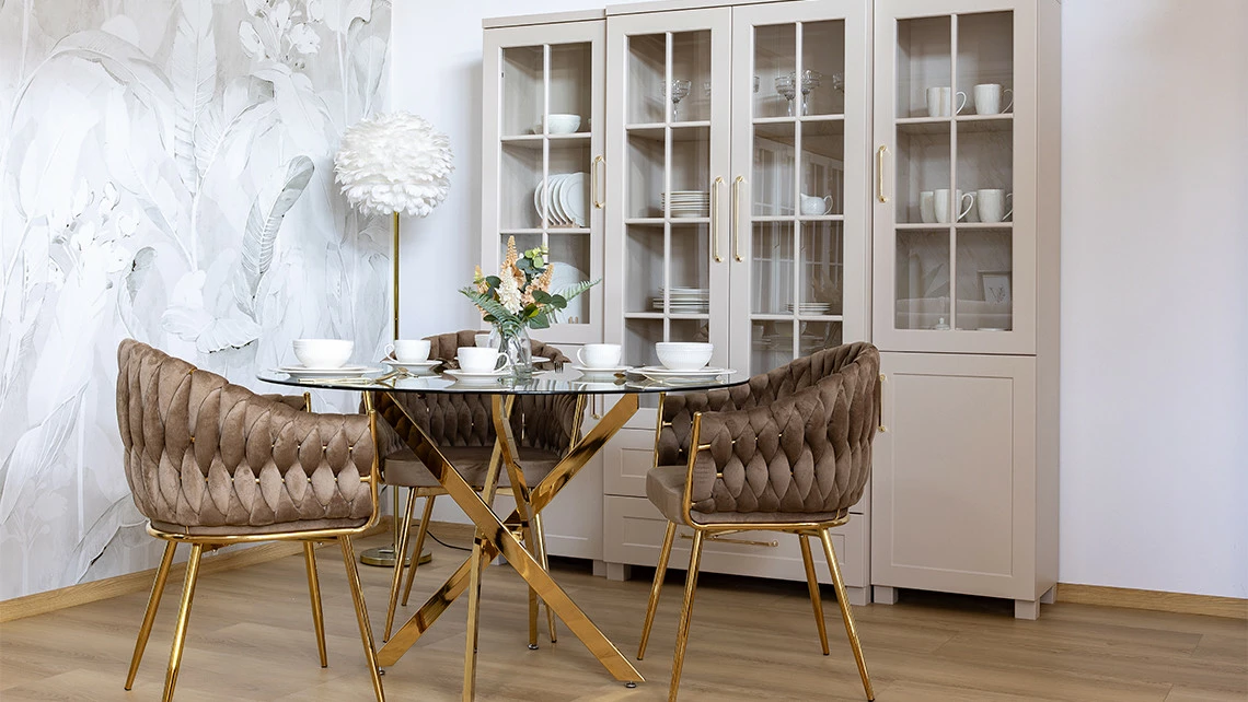 gdzie-postawic-stol-w-salonie